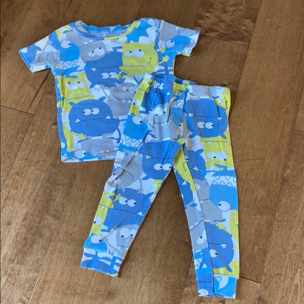 Carters 2T pajama set